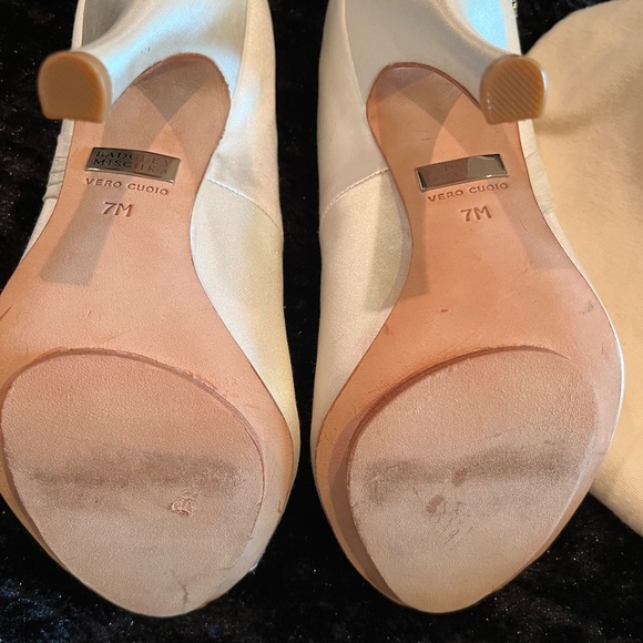 NIB Badgley Mischka Eavan Open Toe Wedding White Satin Pumps/Heels - Picture 3 of 13